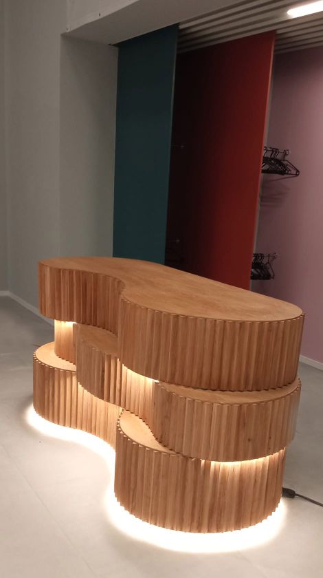 Home 13 Masa de lemn cu led